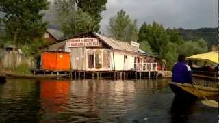 preview picture of video 'A beautful floating market-Dal Lake, Srinagar.'