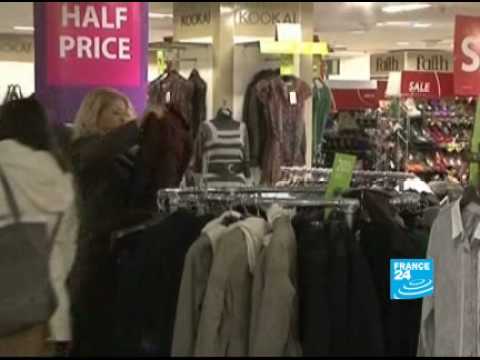Christmas shoppers affected by credit crunch count their pen