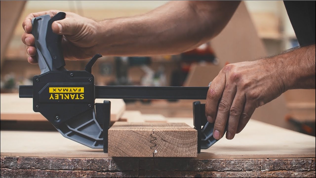 Lot de 4 serre-joints 2 x L-300 mm + 2 x M-150 mm