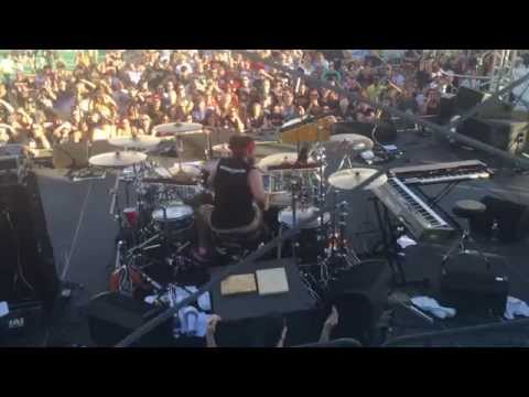 Brian Tichy - "100,000 Years" drum solo on KISS Kruise V