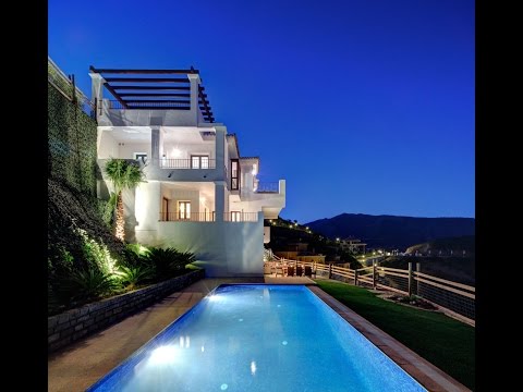 Luxury Townhouse For Sale in Benahavis Village - €778,000 - Call +34 952 886 340