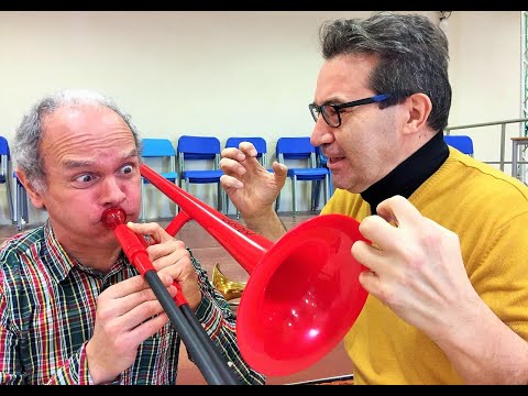 Provo a suonare il Trombone con il m° Ezio...tappatevi le orecchie!!!!