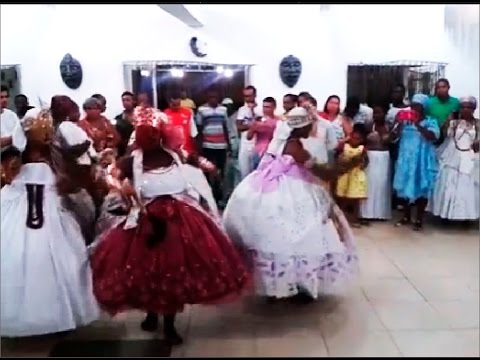 Orixás Iansã Oya candomblé dando rum em Xirê completo