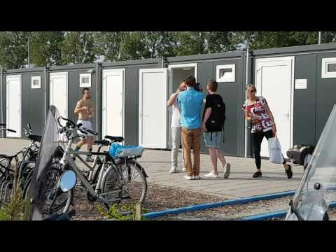 VV UNO trainer Maarten Slagtveld krijgt waterdouche na behalen promotie naar 3e klasse!