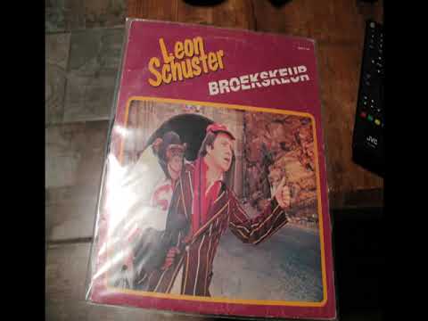 Leon Schuster-Op Loftus