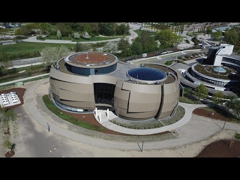 Flying over the ESO Supernova compilation