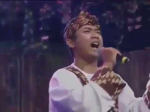 Rafli Sunandar -  Salapan Sasih. Lagu sunda menyentuh banget.