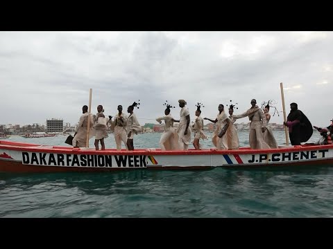 Video | Models glide on pirogues during Dakar’s ocean-themed Fashion Week | AFP