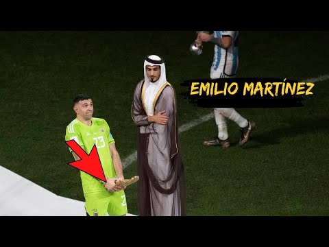 Emilio Martínez Argentine goalkeeper  makes amazing obscene gesture with Golden Glove trophy