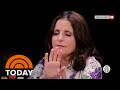 Julia Louis Dreyfus Struggles To Eat Insanely Hot Chicken Wings