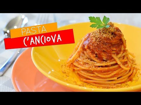Pasta c'anciova e muddica atturrata (Pasta con le acciughe) - Ricetta originale Siciliana