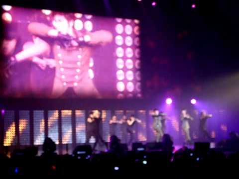 110611 SMTOWN in PARIS -- TVXQ! _ 왜 (Keep Your Head Down)