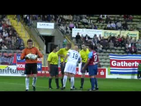 Stadtderby: VfR Fischeln - KFC Uerdingen (Einlaufen der Teams und Jubel der Fischelner)