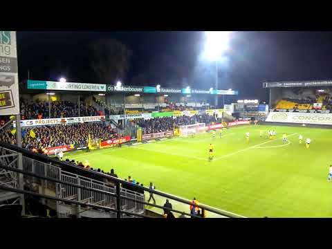 Biergooiende supporters onderbreken Lokeren - Waasland-Beveren | Voetbalkrant