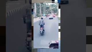 Download lagu LUCU🤣🤣KETIKA ABANG OJEK DENGAR BASURI AUTO JOGET'#shorts #telolet #tranding #viral #basuri #lucu mp3 Download lagu LUCU🤣🤣KETIKA ABANG OJEK DENGAR BASURI AUTO JOGET'#shorts #telolet #tranding #viral #basuri #lucu mp3