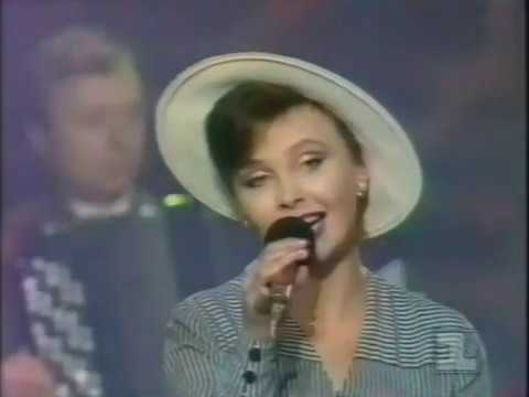 Зинаида Хруберова и АППЖДВ - Цветочница Анюта (1993)