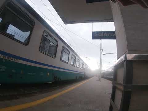 partenza di un intercity notte da Salerno