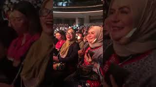 Download lagu Keseruan Konser 40th Selalu Cinta Vina Panduwinata #shorts mp3