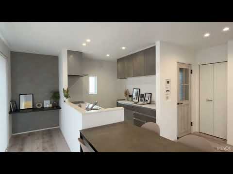 子育てママに人気のキッチン・ダイニング並列レイアウトとグレイアッシュが彩る内装の家