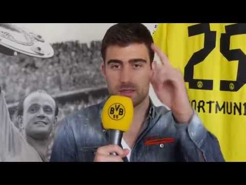Sokratis singt "Lass das mal den Papa machen"