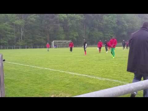 Entrée des joueurs aux vestiaires