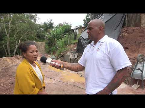Dona Maria esta aliviada com a construção do muro de arrimo pelo Pastor Osvaldo na Terraplenagem da Travessa do Sossego.