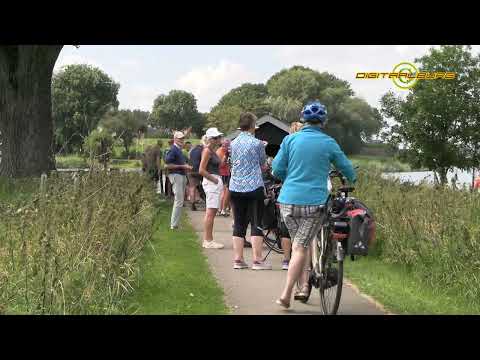 Topdrukte bij voetveer Loevestein naar Woudrichem (VIDEO)