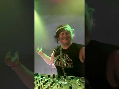 4x4 drum & bass on point 🔥 #shorts #mandidextrous