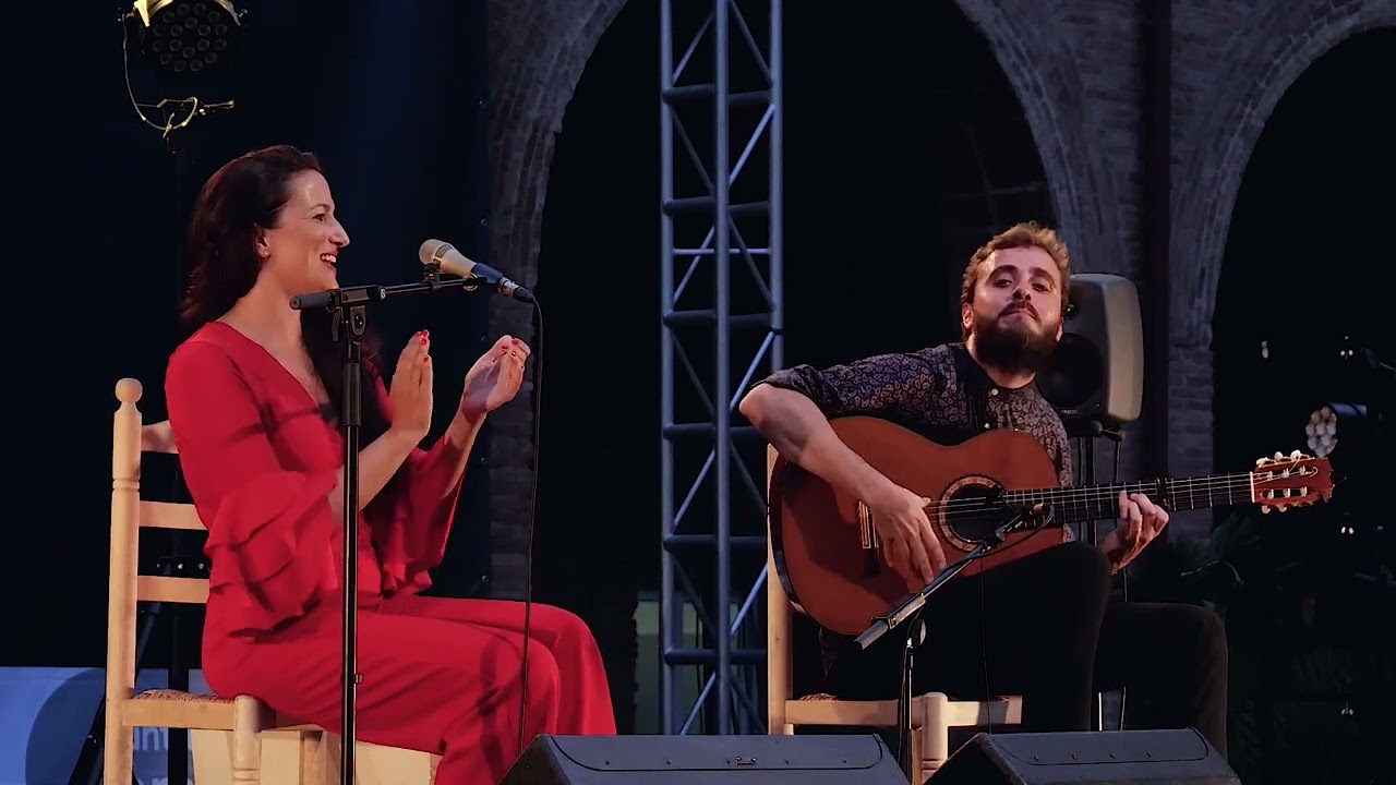 Alba Carmona y Jesús Guerrero (Tangos de Triana) en el Festival DESVARÍO · FLAMENCO 22 NOU BARRIS
