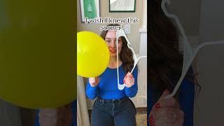 💁‍♀️ Save your fingers from pain and use a hanger to help tie balloons! #balloons #party  #birthday