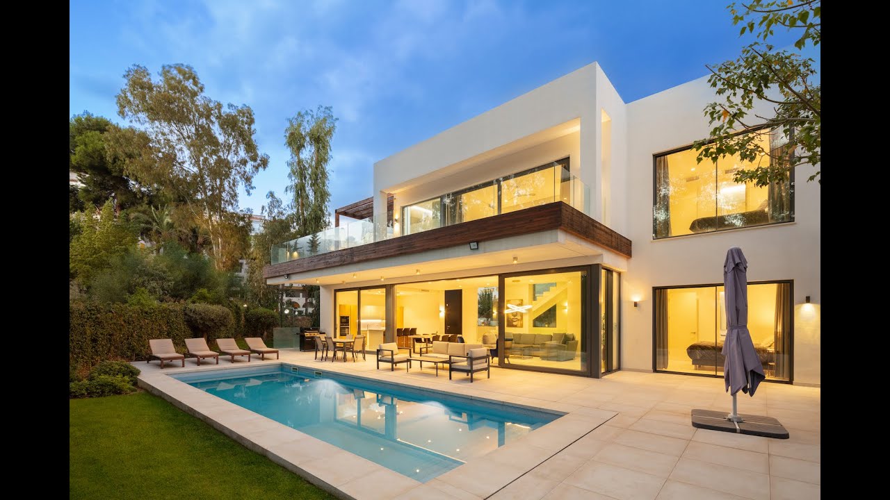 Upgraded luxury villa featuring a flawless design for sale in Arboleda, Estepona