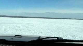 preview picture of video 'Jeep Wrangler JK Unlimited Rubicon driving on frozen lake'