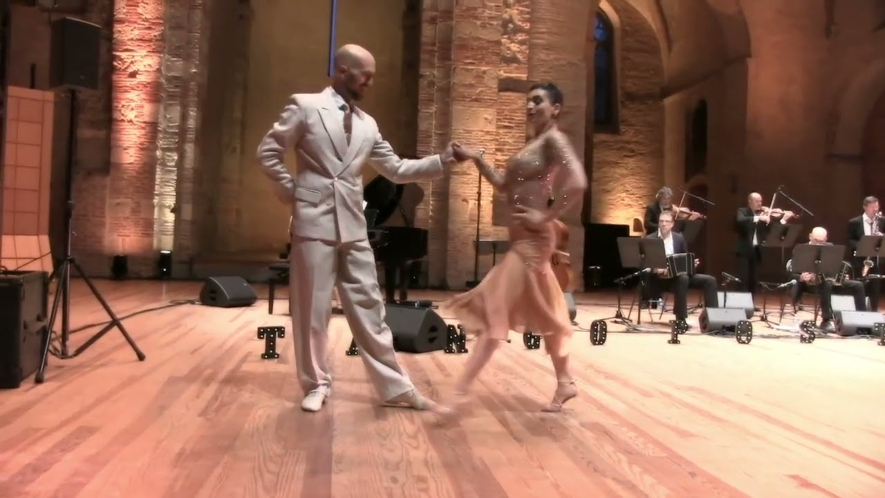 Video thumbnail for Eva Laura Madar et Santiago Giachello dansent la milonga