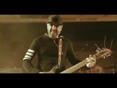 Uzipov - Barlangba Dobolok / Nem Akarom @ Kuplung (Jam & Eggs)