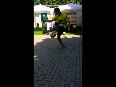 4 giri del mondo, campione mondiale di freestyle dal 2016 Luca chiarvesio  il primo a fare sto trik