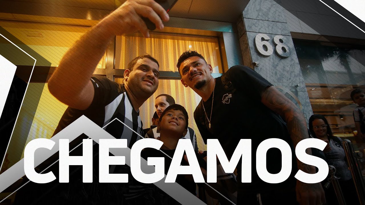 VÍDEO: Botafogo desembarca em Santos e é recebido pela torcida; Adryelson participa de ação com sócios