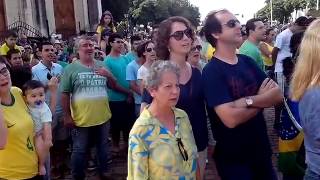 preview picture of video 'Hino Nacional durante protesto anti-Dilma em Botucatu (SP)'