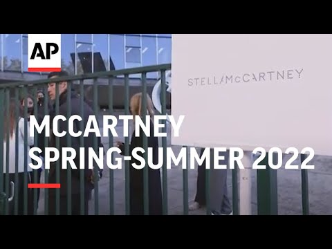 Stella McCartney shows bodycon silhouettes, cut-outs in colorful spring-summer 2022 collection