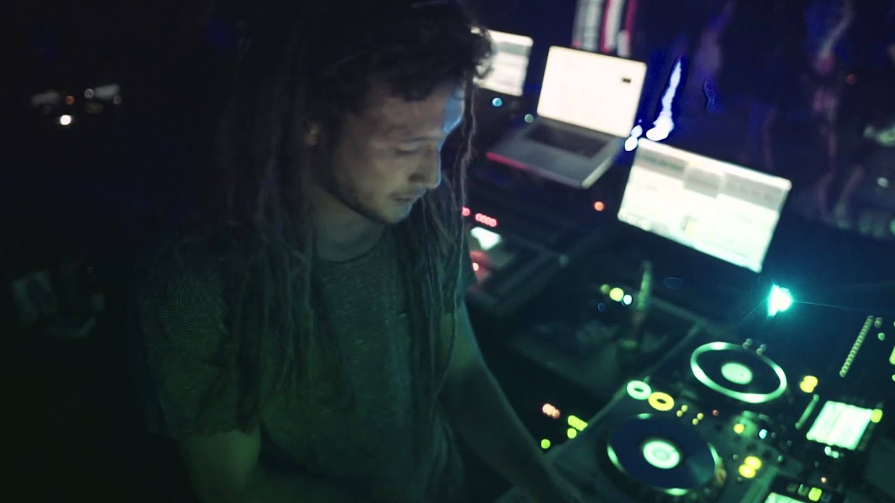 DJ Revolution Vol.19 HENRY FONG @DEJA VU