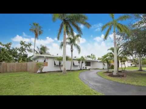 Virtual Tour Video by iUSE photography www.iUSEphotography.com 7990 SW 132nd St, Pinecrest, FL 33156