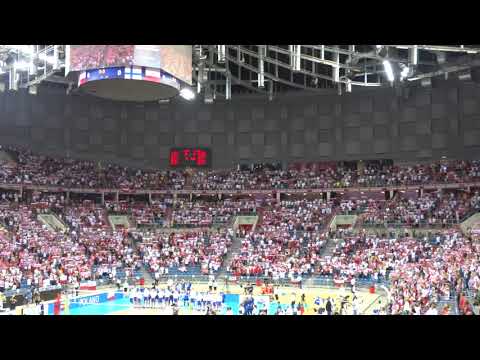 A'capella Mazurka Dąbrowskiego w wykonaniu polskich kibiców