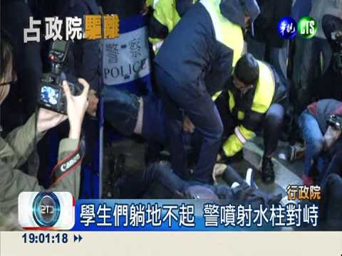 學生強占政院 警方7波強制驅離