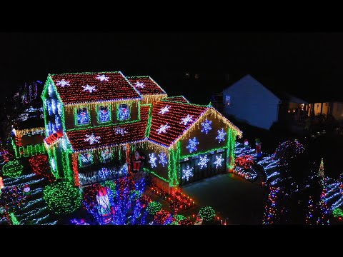 Koors Family Creates a Painting in Lights - The Great Christmas Light Fight