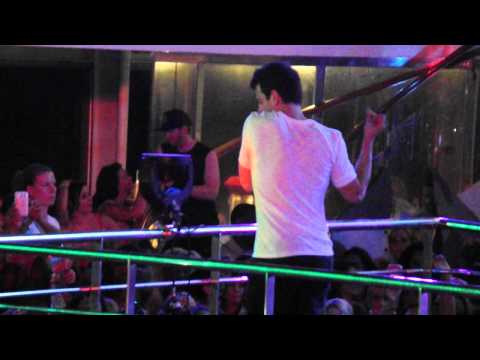 Jordan Knight dancing on PJ Night 2013 cruise