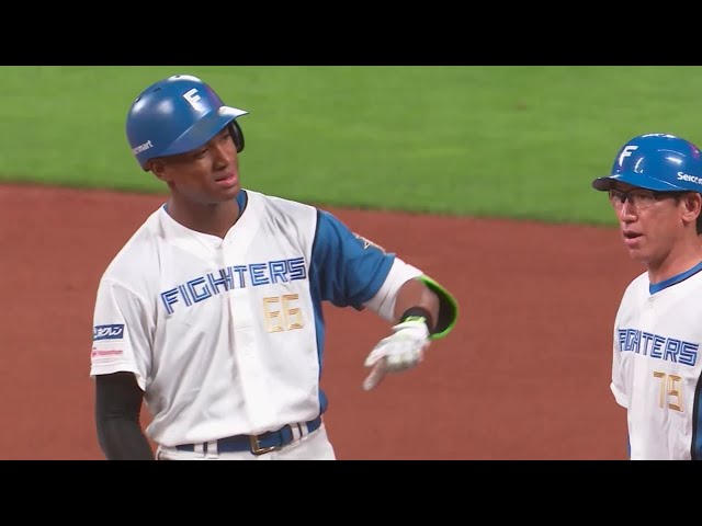 【3回裏】頼れる4番の一打!! ファイターズ・万波中正 ライトへのタイムリーヒットで逆転に成功!! 2023年8月4日 北海道日本ハムファイターズ 対 福岡ソフトバンクホークス