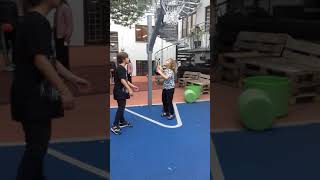 Alex pløker Emil i tyr