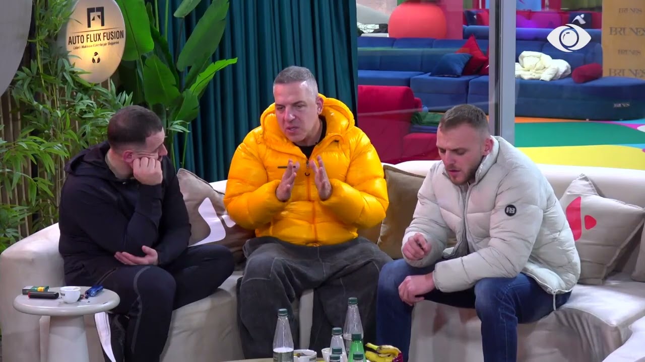 Xumi diskuton me djemtë në oborr për Eglin: Sa e bukur është kur…