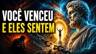 A Consequência Mais Dolorosa: Ver Você Feliz Depois de Tudo Que Fizeram | Estoicismo