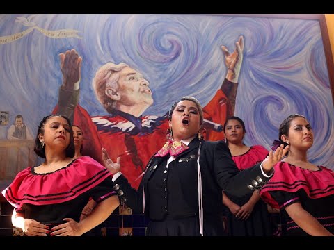 Vivir Quintana - Canción sin miedo- con el mariachi Mexicana hermosa