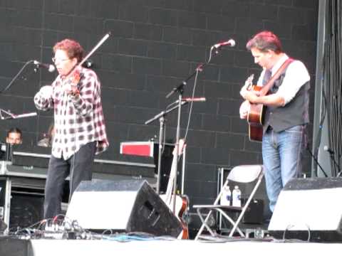 Milwaukee Irish Fest - Working on a Building - Tim O'Brien and Bryan Sutton